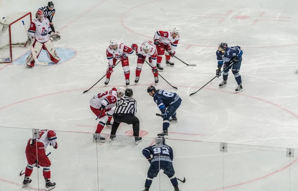 Buz hokeyi oyunu, oyuncular, hakem