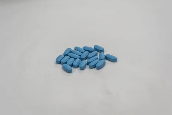 Pilules bleues isolées — Photo