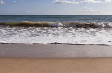 Albuferia Portekiz Beach güneyinde, rahatlatıcı bir tatil için davet.