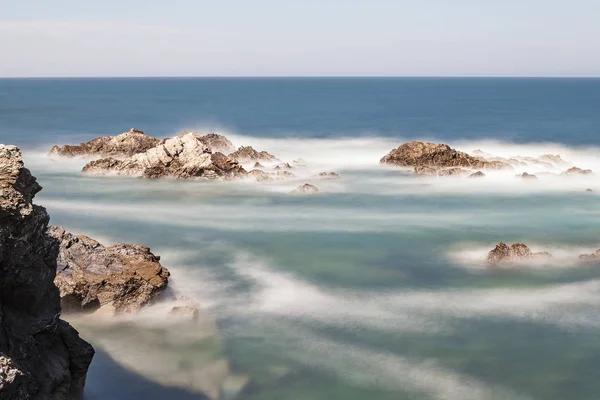 Situado Suroeste Portugal Costa Vicentina Caracteriza Por Sus Formaciones Rocosas — Foto de Stock