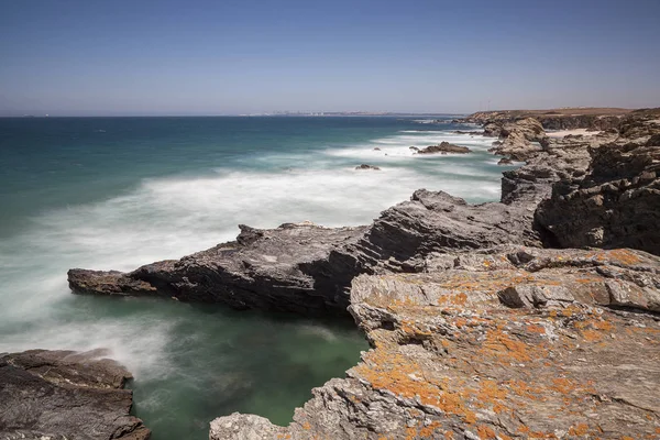 Situado Suroeste Portugal Costa Vicentina Caracteriza Por Sus Formaciones Rocosas — Foto de Stock