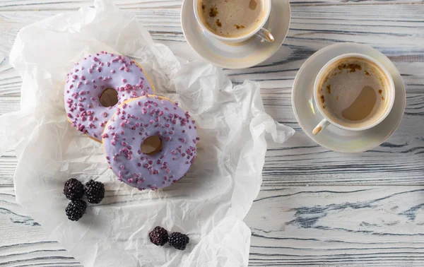 Homemade baked  blackberry donuts with coffee, overhead flat lay — Stock Photo, Image