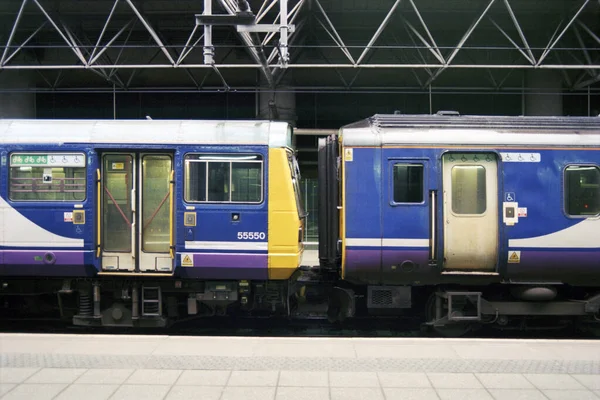 Manchester Wielka Brytania 2018 Pociąg Northern Rail Składający Się Dwóch — Zdjęcie stockowe