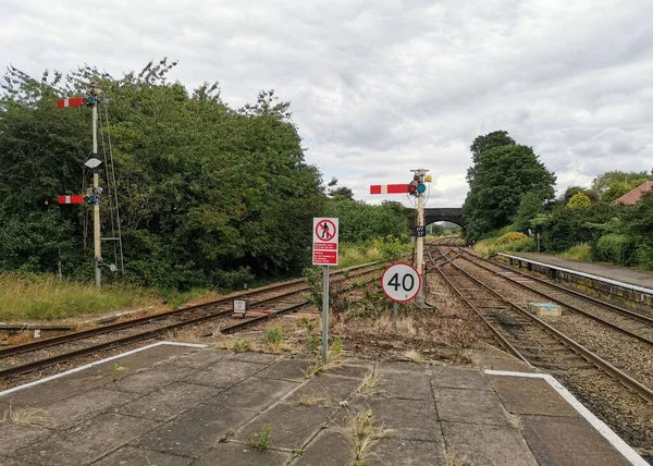 Helsby Reino Unido Julho 2020 Sinais Sinais Ferroviários Final Plataforma — Fotografia de Stock