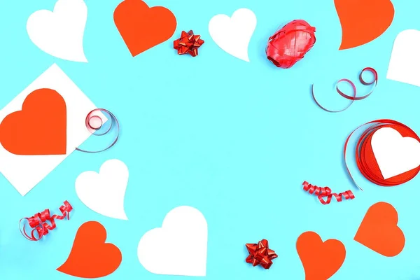 Hintergrund Zum Valentinstag Rote Und Weiße Herzen Auf Blauem Hintergrund — Stockfoto