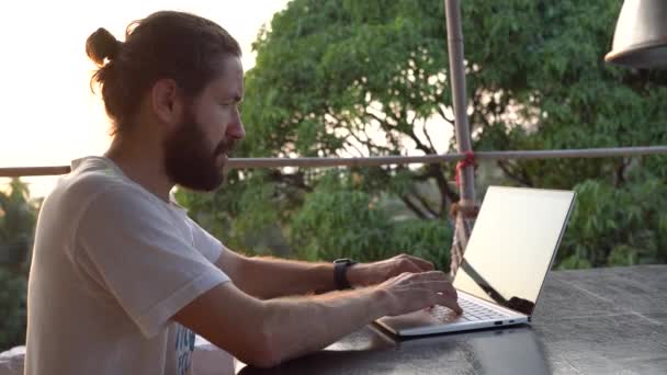 Coworking laptop munka távoli munka — Stock videók