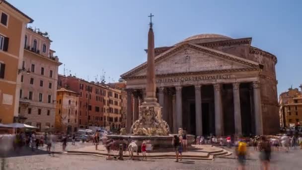 Rom, Italien-circa: Steadicam sköt med solen flare av berömda Pantheon monument i Rom, Italien, klassisk arkitektur. ProRes fil, skjuten i 4K UHD. — Stockvideo