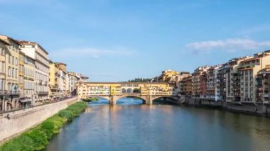 Florence Ponte Vecchio Köprüsü ve İtalya 'da City Skyline.