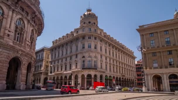 Janov kašna náměstí Piazza de Ferrari vody jet hranaté velké plaza Italská dovolená zajímavosti . — Stock video