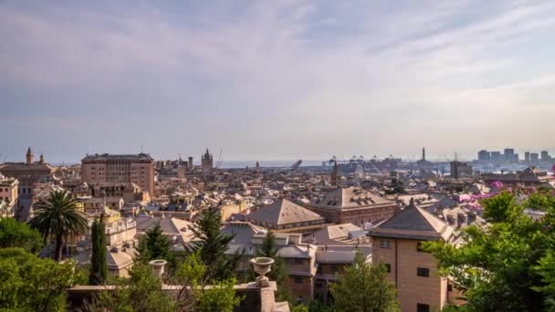 Luftaufnahme von Genua Skyline, Italien, Laterne Wahrzeichen, Ligurien, Altstadt Hyperlapse — Stockvideo