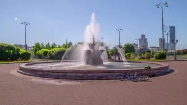 Yekaterinburg City merkezinde Güzel Çeşme, Rusya, Time Lapse Hyper Lapse 