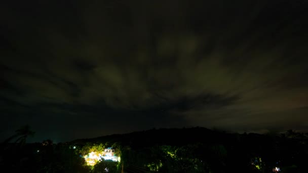 Noche de lapso de tiempo. Cielo estrellado con nubes 4k — Vídeos de Stock