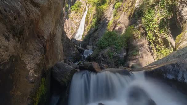 ジョジニの滝バガンインドのタイムラプス4k — ストック動画