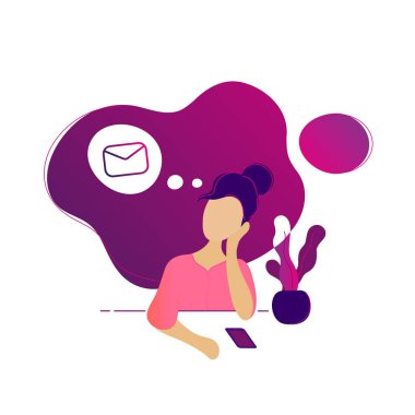 Genç ve güzel kadın yeni bir mesaj düşünüyor.