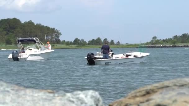 Bethany Beach Delaware Ιουνίου 2020 Ψαράδες Στο Σκάφος Που Αλιεύουν — Αρχείο Βίντεο