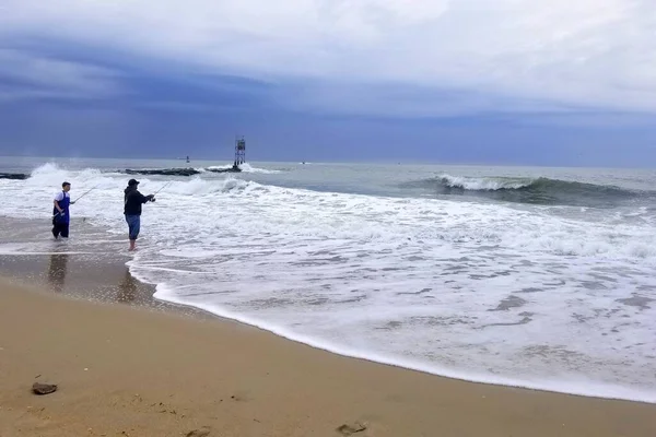 Bethany Beach Delaware Giugno 2020 Persone Che Pescano Pesce Rosso — Foto Stock