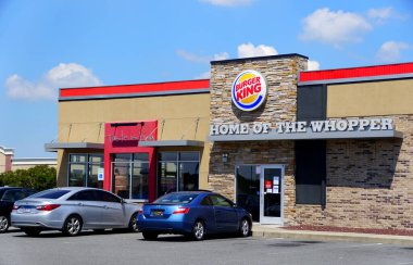 Millsboro, Delaware, ABD - 29 Haziran 2020 Burger King 'in ön girişi