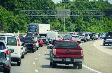Virginia, ABD - 29 Haziran 2020 - Chesapeake Körfezi Köprüsü Tüneli 'ne yoğun trafik