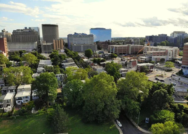 美国特拉华州威明顿附近的市中心建筑和住宅区的空中景观 — 图库照片