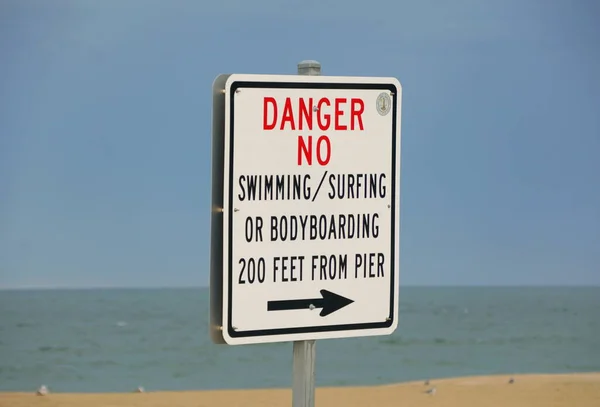 Virginia Beach Giugno 2020 Segnale Pericolo Avvisare Visitatori Non Nuotare — Foto Stock
