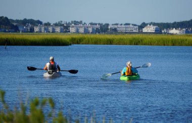 Bethany Sahili, Delaware, ABD yakınlarındaki körfezde bir çift.
