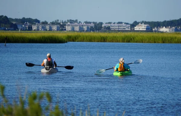 Bethany Sahili, Delaware, ABD yakınlarındaki körfezde bir çift.