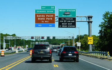 Anne Arundel County, Maryland, U.S.A - Sept 10, 2025 - The traffic near exit 32 into Oceanic Drive and Sandy Point State Park in the summer
