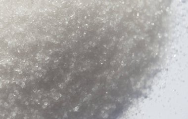 beyaz şeker tozu kadar yakın