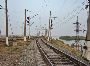 Tren. Sütun. trafik ışığı