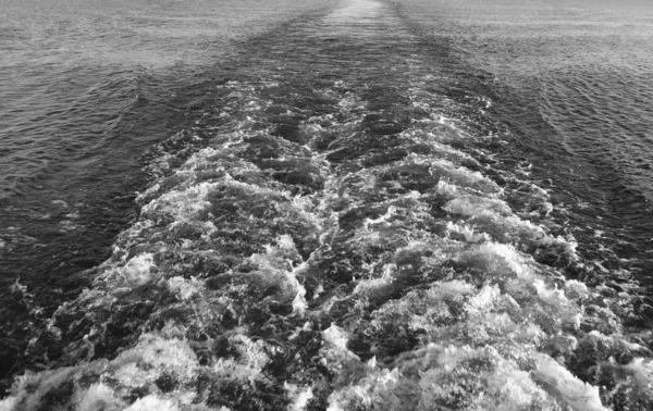 Bir Gemiden Gelen Siyah Beyaz Dalgaları — Stok fotoğraf