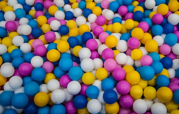 Bolas Brilhantes Multicoloridas Piscina — Fotografia de Stock
