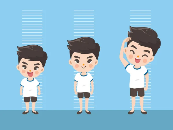 Çocuğun boyu büyür. Boyunu beyaz arka planla ölçen küçük bir çocuk. Üç seviyede bir çocuk. Kısa, orta, yüksek, boy. farklılık çocuk büyümesi kavramları.