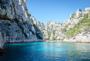 Calanque d 'En Vau 'nun turkuaz suyu, Cassis yakınlarında, Marsilya, Fransa