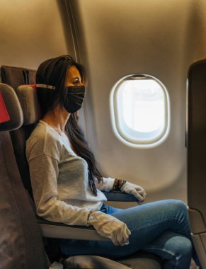 Yüzü maskeli bir kadın, Coronavirus COVID19 virüsü.