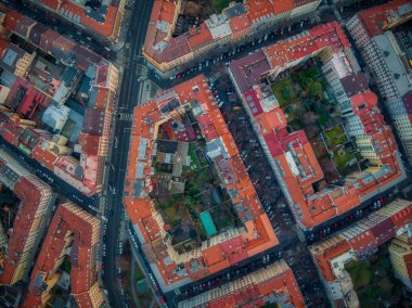 Prag tepeden aşağı drone