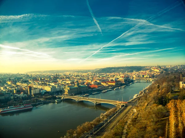 Солнечный день беспилотник Прага вид облака неба — стоковое фото