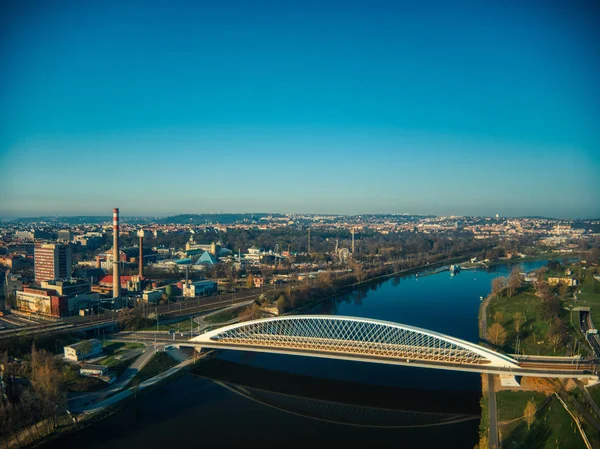 Holesovice Prag fütüristik troja köprü — Stok fotoğraf