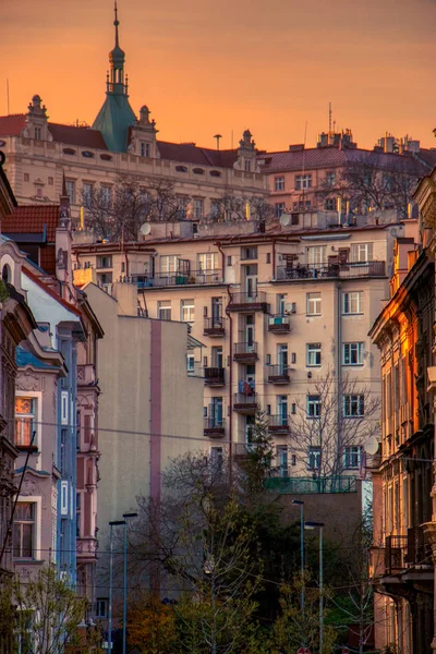 Prag solnedgång vackra tak på sommaren — Stockfoto