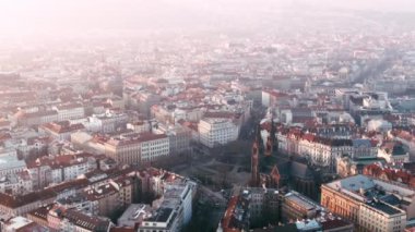 Prag Namesti Miru kilisesinin havadan görünümü