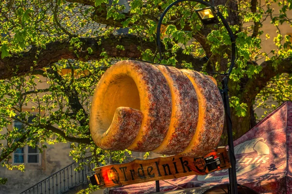 yaz aylarında krivolkat paskalya pazarında trdelnik işareti