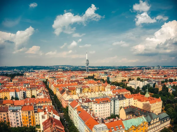 Vista aérea de la torre de televisión de Praga en Zizkov Fotos de stock