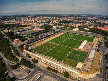 Yaz aylarında Prag Strahov Stadyumu havadan görünümü