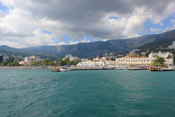 Passeggiata Yalta Mare Blu — Foto Stock