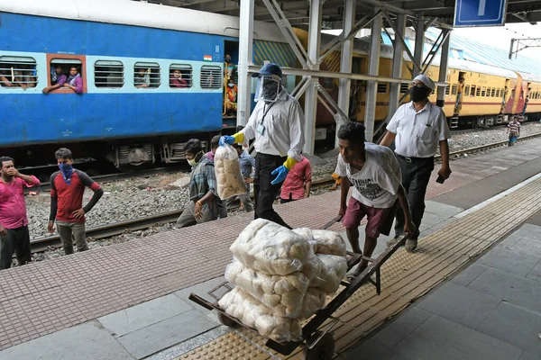 Burdwan West Bengal India 2020 Lavoratori Migranti Bloccati Altri Stati — Foto Stock