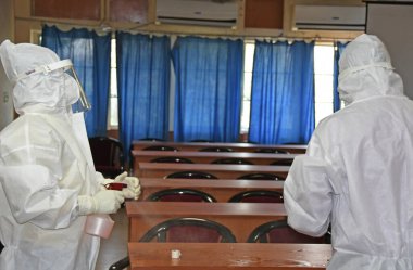 Burdwan Town, Purba Bardhaman İlçesi, Batı Bengal / Hindistan - 24.06.2020: Sağlık çalışanları Purba Bardhaman İlçe Sağlık Müdürlüğü 
