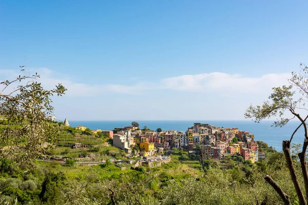 Picturesque village rising above sea. — Stock Photo, Image