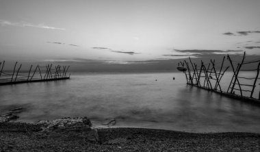 Güzel gün batımı Panoraması denizde.