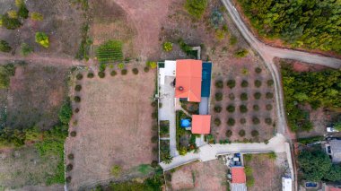 Hava damla zeytin çiftlik evleri Yüzme Havuzu ile görünümünü aşağı.