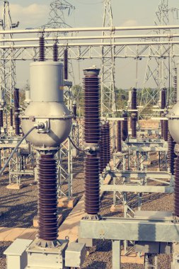 Yüksek gerilim trafo modern trafo merkezi elektrik şalt.