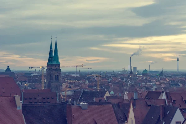 Espectacular paisaje urbano de la vieja ciudad alemana al atardecer . —  Fotos de Stock
